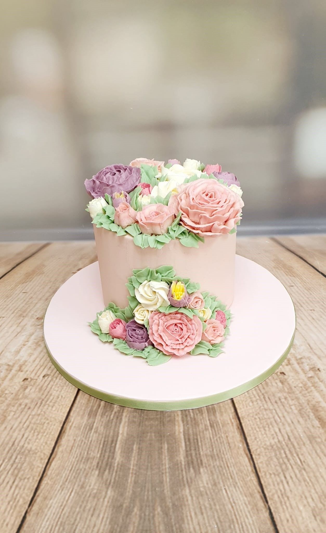 Fresh Flowers, Sugar Flowers and Buttercream Flowers on your Wedding C –  Yume Patisserie